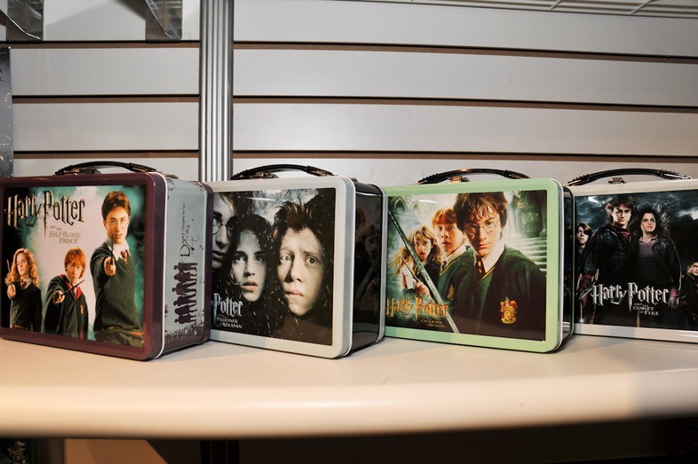 [harrypotter-lunchboxes-neca-toy-fair-2011_786_poster[5].jpg]