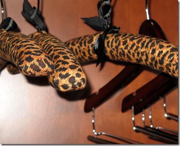 5-16 Leopard hangers