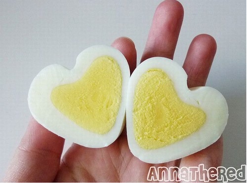 [Egg-in-a-heart-shaped-008[3].jpg]