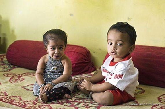 [smallest-girl032.jpg]