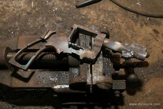 [pabrik-senjata-ilegal-253.jpg]