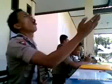 [vlcsnap-2011-04-04-13h13m52s70[3].png]