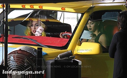Lady  GaGa y Beyoncé grabando  videoclip Telephone