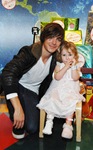 zac-efron-char-12198-4