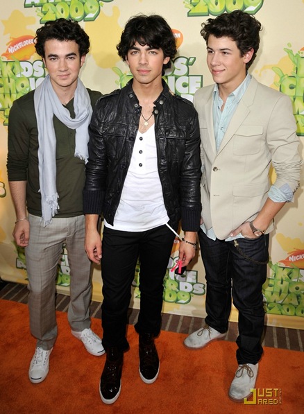 [jonas-brothers-kids-choice-awards-00[5].jpg]