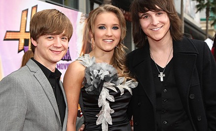 Earles, Emily Osment y Mitchel Musso