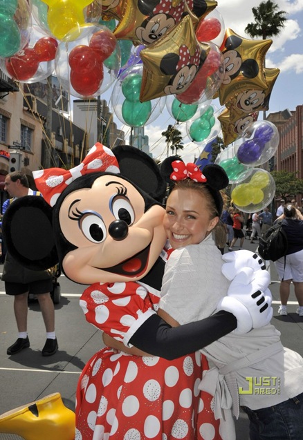 katy-perry-hayden-panettiere-disney-world-05