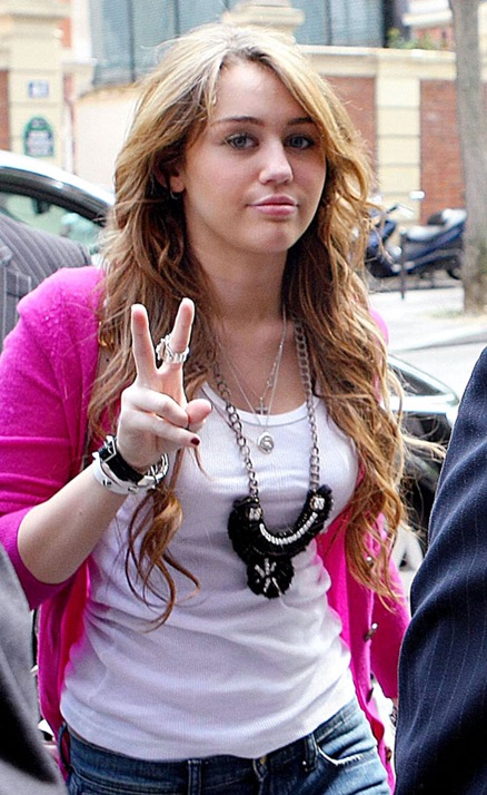 [miley-cyrus-pink-4279-4[5].jpg]