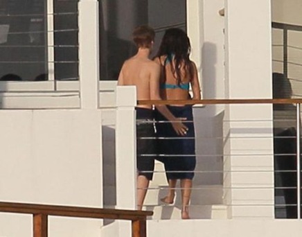Justin-Beber-Selena-Gomez-besandose-novios--2-