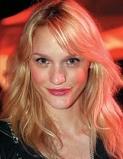 [089_beleza-cabelo-famosas-solto-carla-lamarca[9].jpg]