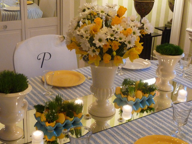 [Easter table 2010 003[6].jpg]