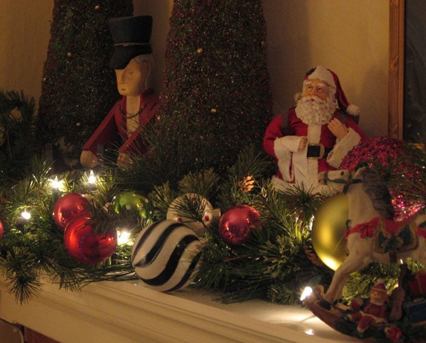 [Christmas mantle 2008 008 (800x600)[10].jpg]