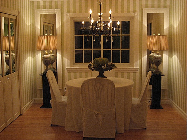 [falldining25.jpg]