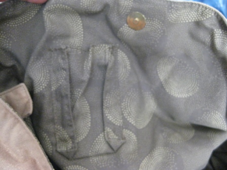 Tan Purse-$3Please email or call:  808.728.4996 if interested.  inside cell phone pocket2nd snap for better securitywhat purse looks like with both snaps closedclose up of purse exteriorexpands...perfect for holding books or larger itemsinside designOld Navy tagwhat the bag is made out of  Location: Kaimuki/Kapiolaniits NOT ok to contact this poster with services or other commercial interests		