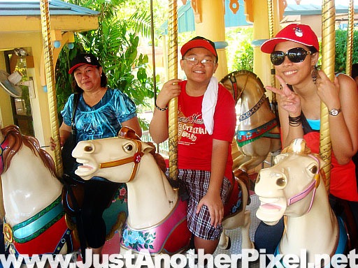 [Mama, Mike and Ann at the Grand Carousel[3].jpg]