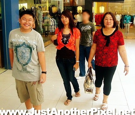 [Mike, Ann and Mama Ging walking around at MOA[3].jpg]