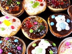 Learn how to bake.. cupcakes! - JustAnotherPixel.net