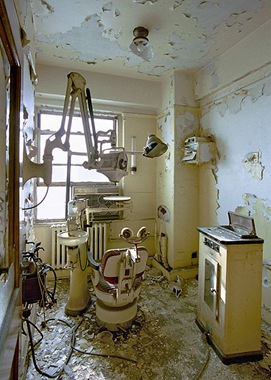 [18th floor dentist cabinet, David Broderick Tower[3].jpg]
