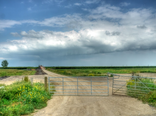 P1130414_08_09_10_11_12_13_tonemapped.jpg