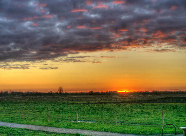 P1210233_4_5_6_7_8_9_tonemapped.jpg