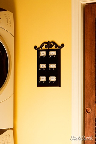 [Key-Holder-in-the-Laundry-Room[3].jpg]