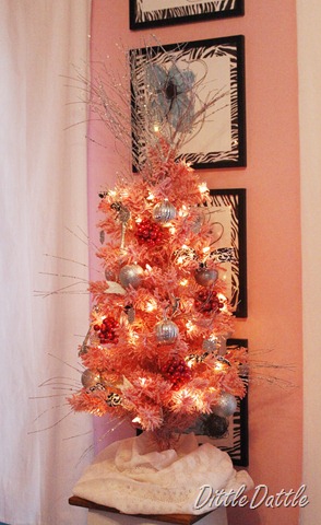 [pink christmas tree with silver ornaments[3].jpg]