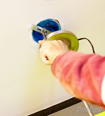 [Connect-the-wires-to-Pendant-Light2.jpg]