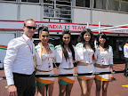 Mark with the Force India chicks :-D