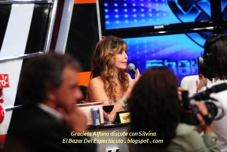 Graciela Alfano discute con Silvina.JPG