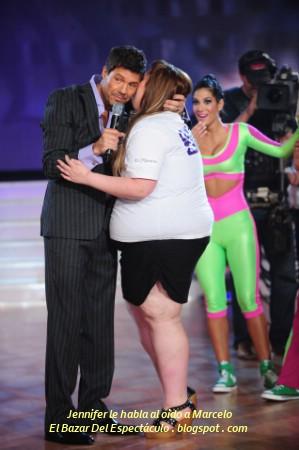 Jennifer le habla al oido a Marcelo.JPG