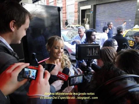 Jimena Monteverde haciendo notas.JPG