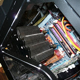 Close up shot of the HSF. It just clears the clear fan bracket on the case door. No room for a side fan.