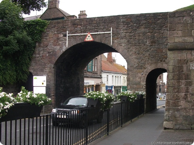 berwick town walls and gate