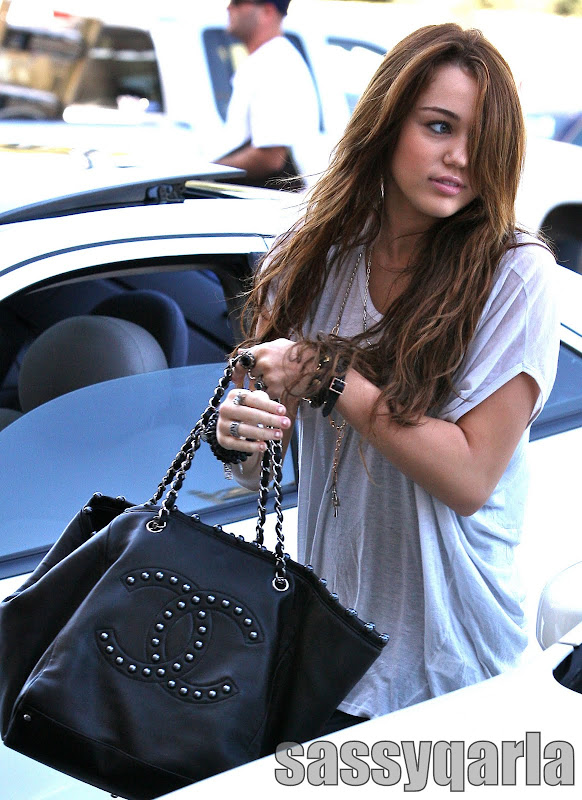 http://lh5.ggpht.com/_c2eHHmBm_pY/Ss5nJ2TzVdI/AAAAAAAAH9E/aRpnJ_uPGkc/s800/miley-cyrus-delete-twitter-account-october-2009.jpg
