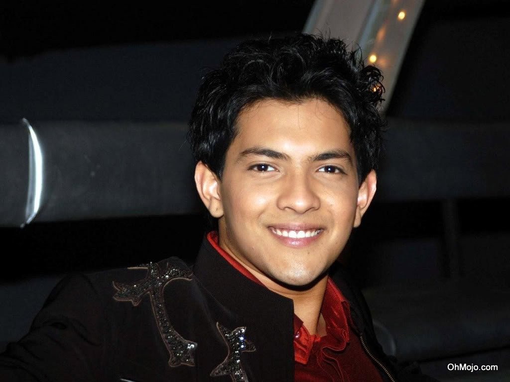 [Aditya-Narayan-048[2].jpg]