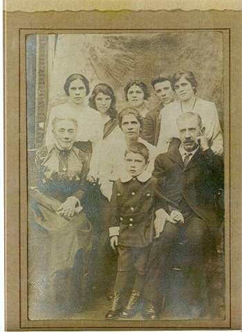 [Montgomeryfamily1.jpg]
