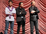 Actors and director of Mommo