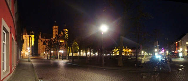 [2009 Queens Day 01[3].jpg]