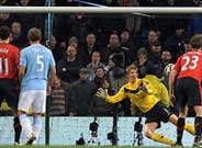 Carling Cup: Tevez double gives Man City win over United