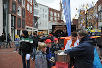 2010 02 13 Publieksactie centrum met Charlie Aptroot 002.jpg 2010 02 13 Publieksactie centrum met Charlie Aptroot 002.jpg
