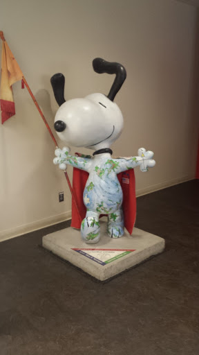Snoopy Statue