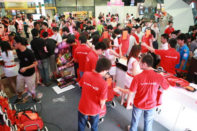 美眉日报 58c379f7t7189074b22c8 ChinaJoy 2009 盛大展台ShowGirl实拍