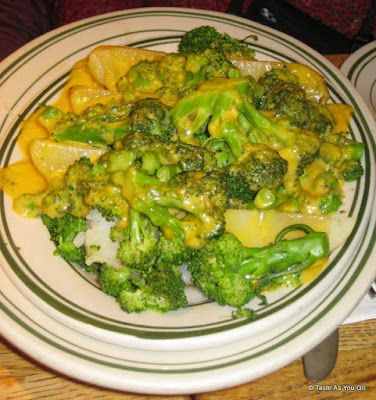 Broccoli-Cheese-Baked-Potato-Jackson-Hole-Restaurant-New-York-NY-tasteasyougo.com