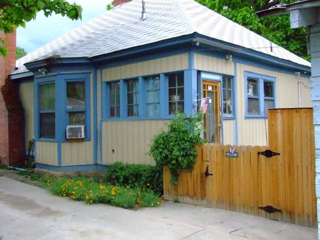 [house2.jpg]