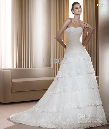 lace wedding dress 2011. wedding dresses 2011 lace.