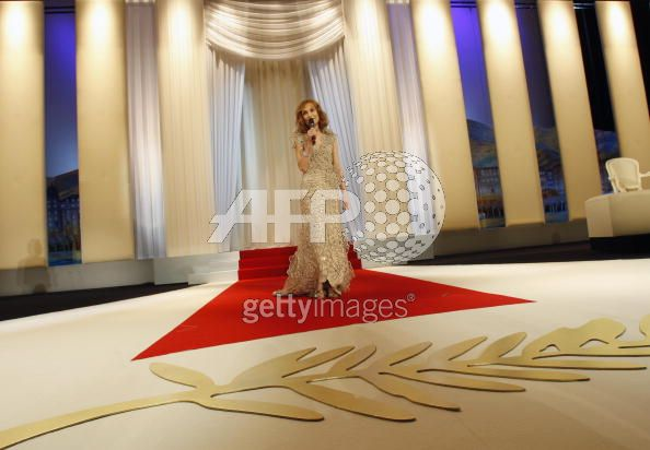 [Isabelle Huppert[3].png]