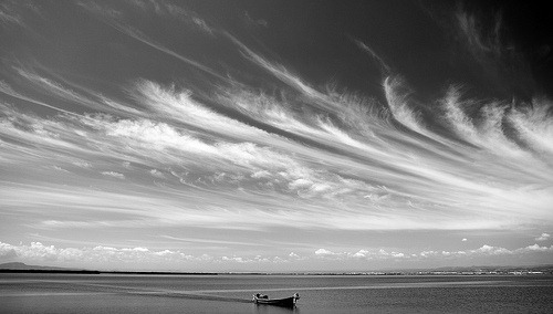 bw-clouds-sea
