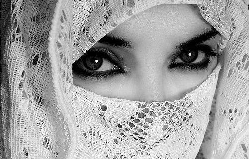 bw-woman-in-lace