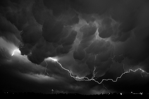 bw-lightning