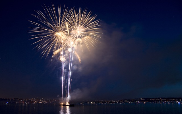 [01972_hsbccelebrationoflight_1280x800[3].jpg]